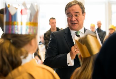 Der Ministerpräsident hat Sternsinger aus allen Diözesen zum Dreikönigssingen im Landeshaus empfangen