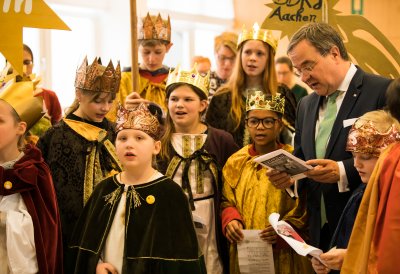 Der Ministerpräsident hat Sternsinger aus allen Diözesen zum Dreikönigssingen im Landeshaus empfangen