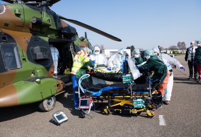 Corona-Patienten aus Frankreich werden nach Nordrhein-Westfalen geflogen