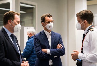 Ministerpräsident Wüst besucht Impfzentrum in Düsseldorf und stellt neue Kampagne der Landesregierung zur Booster-Impfung vor