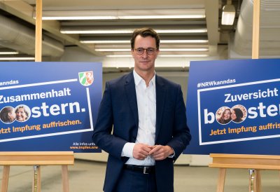 Ministerpräsident Wüst besucht Impfzentrum in Düsseldorf und stellt neue Kampagne der Landesregierung zur Booster-Impfung vor