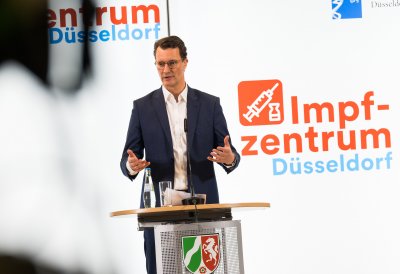 Ministerpräsident Wüst besucht Impfzentrum in Düsseldorf und stellt neue Kampagne der Landesregierung zur Booster-Impfung vor