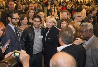 Ministerpräsidentin Kraft in einer Menschenmenge