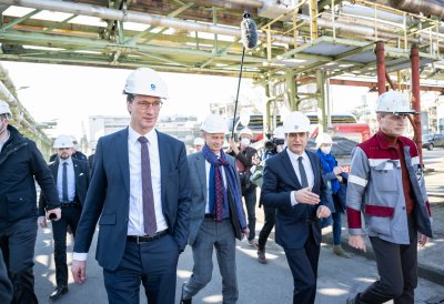 Ministerpräsident Hendrik Wüst besucht Air Liquide in Oberhausen