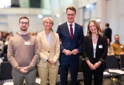 Ministerpräsident Wüst und Schulministerin Feller begrüßen neue Lehramtsanwärterinnen und Lehramtsanwärter