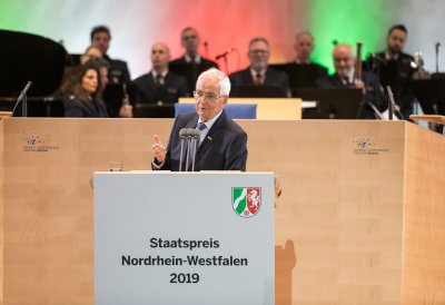 Ministerpräsident Armin Laschet verleiht den Staatspreis 2019 an Prof. Klaus Töpfer
