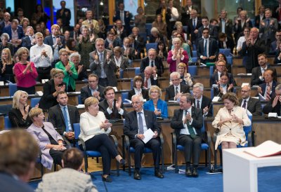 Ministerpräsident Armin Laschet verleiht den Staatspreis 2019 an Prof. Klaus Töpfer