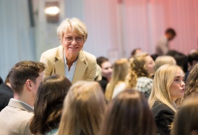 Ministerpräsident Wüst und Schulministerin Feller begrüßen neue Lehramtsanwärterinnen und Lehramtsanwärter