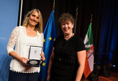 Staatssekretärin Andrea Milz überreicht Sportplakette des Landes Nordrhein-Westfalen