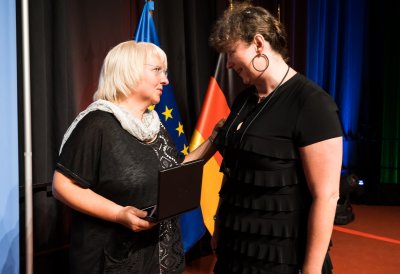 Staatssekretärin Andrea Milz überreicht Sportplakette des Landes Nordrhein-Westfalen