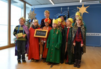 Stellvertetende Ministerpräsidentin Sylvia Löhrmann empfängt 55 Sternsingerinnen und Sternsinger aus NRW