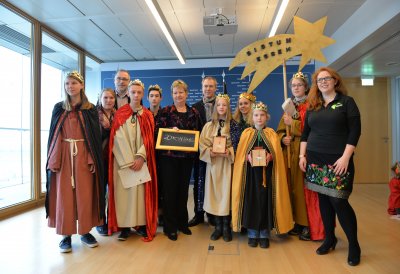 Stellvertetende Ministerpräsidentin Sylvia Löhrmann empfängt 55 Sternsingerinnen und Sternsinger aus NRW