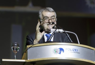 Im Beisein des Ministerpräsidenten: 2.300 neue Polizeibeamte vereidigt