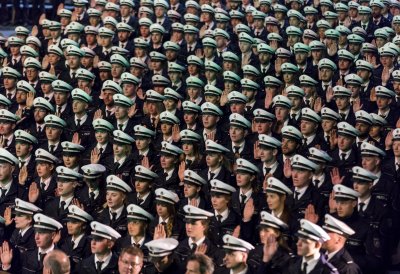 Im Beisein des Ministerpräsidenten: 2.300 neue Polizeibeamte vereidigt