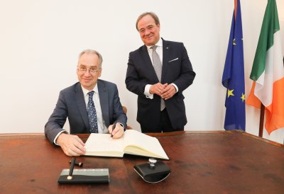 Ministerpräsident Armin Laschet trifft den neuen Botschafter von Irland in Deutschland zu seinem Antrittsbesuch