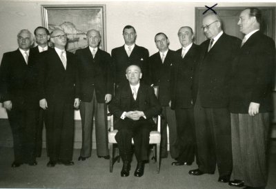 Das Bild zeigt das Kabinett von Ministerpräsident Steinhoff.