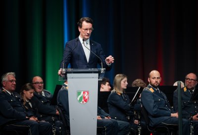 MP Wüst während seiner Rede