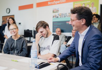 Besuch de Gesamtschule Bochum Mitte am ersten Schultag nach en Ferien