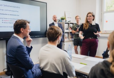 Besuch de Gesamtschule Bochum Mitte am ersten Schultag nach en Ferien