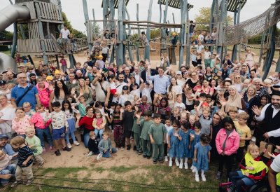 Ministerpräsident Wüst trifft Ehrenpatenkinder im Bubenheimer Spieleland in Nörvenich