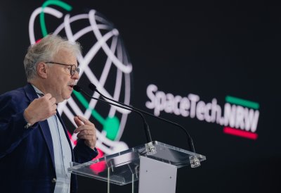 Raumfahrtbotschafter Ewald während seiner Rede