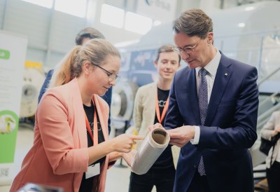 Besichtigung der Ausstellung von Anwenderfirmen