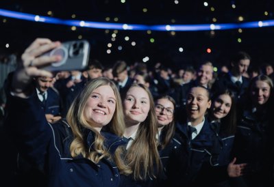 Anwärterinnen machen ein Selfie