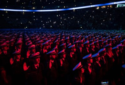 Die Anwärterinnen und Anwärter während ihres Eids