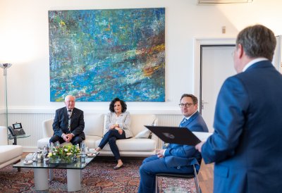 Ministerpräsident Laschet händigt Bundesverdienstorden an den langjährigen Geschäftsführer der Jüdischen Gemeinden im Rheinland Herbert Rubinstein aus
