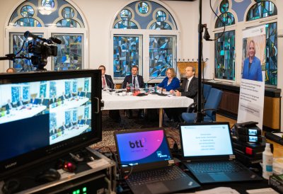 Digitale Sitzung, Bildschirme