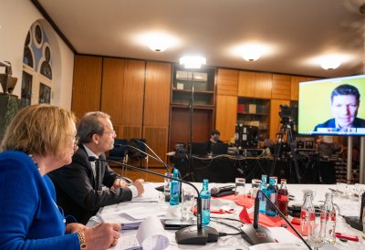 Journalist und Autor Ronan Steinke digital zugeschaltet