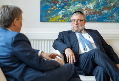 Ministerpräsident Armin Laschet empfängt Oberrabbiner Pinchas Goldschmidt