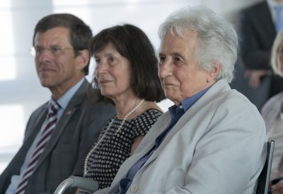 Ministerpräsident Armin Laschet zeichnet Anita Lasker-Wallfisch mit dem Verdienstorden des Landes Nordrhein-Westfalen aus