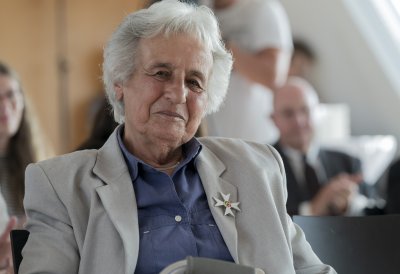 Ministerpräsident Armin Laschet zeichnet Anita Lasker-Wallfisch mit dem Verdienstorden des Landes Nordrhein-Westfalen aus