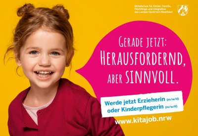 Ein gelbes Plakat mit einem Mädchen mit einer pinken Sprechblase