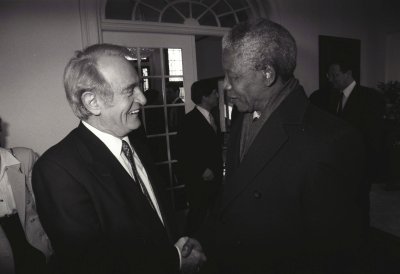 Nelson Mandela bei Ministerpräsident Johannes Rau