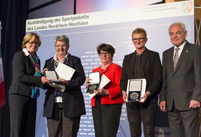 Ministerin Schäfer verleiht Sportplakette für herausragendes Engagement