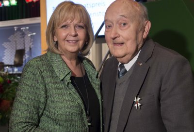 Verleihung des Verdienstordens des Landes Nordrhein-Westfalen an weitere 17 Bürgerinnen und Bürger