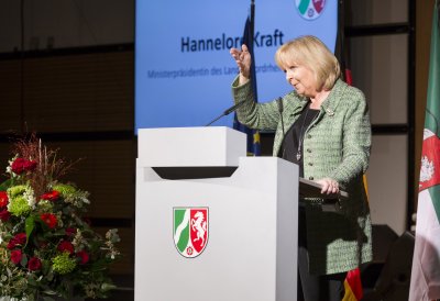 Verleihung des Verdienstordens des Landes Nordrhein-Westfalen an weitere 17 Bürgerinnen und Bürger