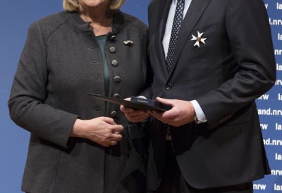Ministerpräsidentin Hannelore Kraft verleiht den Verdienstorden des Landes Nordrhein-Westfalen an 26 Bürgerinnen und Bürger