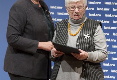 Ministerpräsidentin Hannelore Kraft verleiht den Verdienstorden des Landes Nordrhein-Westfalen an 26 Bürgerinnen und Bürger