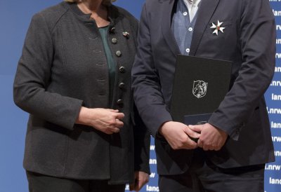 Ministerpräsidentin Hannelore Kraft verleiht den Verdienstorden des Landes Nordrhein-Westfalen an 26 Bürgerinnen und Bürger