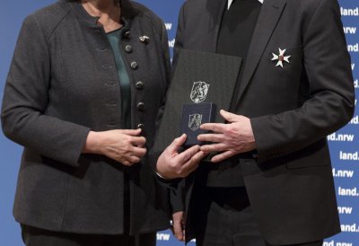 Ministerpräsidentin Hannelore Kraft verleiht den Verdienstorden des Landes Nordrhein-Westfalen an 26 Bürgerinnen und Bürger