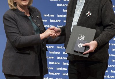 Ministerpräsidentin Hannelore Kraft verleiht den Verdienstorden des Landes Nordrhein-Westfalen an 26 Bürgerinnen und Bürger