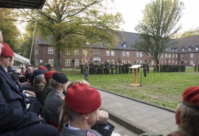 Ministerpräsident Laschet verleiht das Fahnenband des Landes NRW