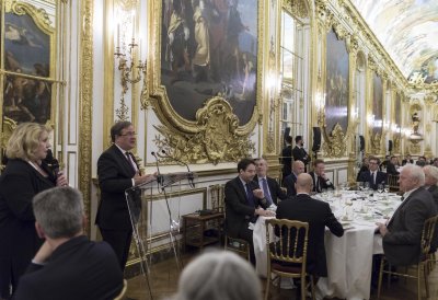 Wirtschaftsforum in Paris
