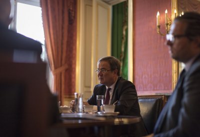 Wirtschaftsforum in Paris