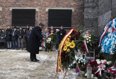 Ministerpräsident Armin Laschet gedenkt in Auschwitz den Opfern des Holocaust