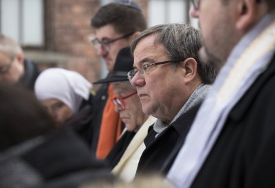 Ministerpräsident Armin Laschet gedenkt in Auschwitz den Opfern des Holocaust