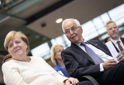 Ministerpräsident Armin Laschet verleiht den Staatspreis 2019 an Prof. Klaus Töpfer